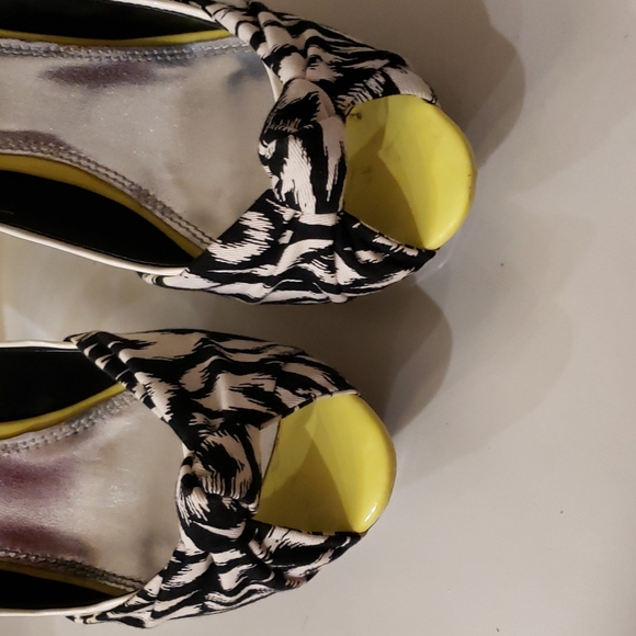 Shoes with platform and open toe - Picture 6 of 16